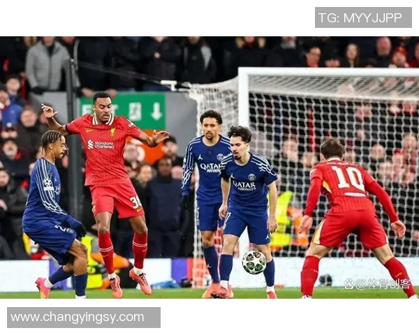 世界杯激战巴萨险胜利物浦点球争议引发全场狂欢